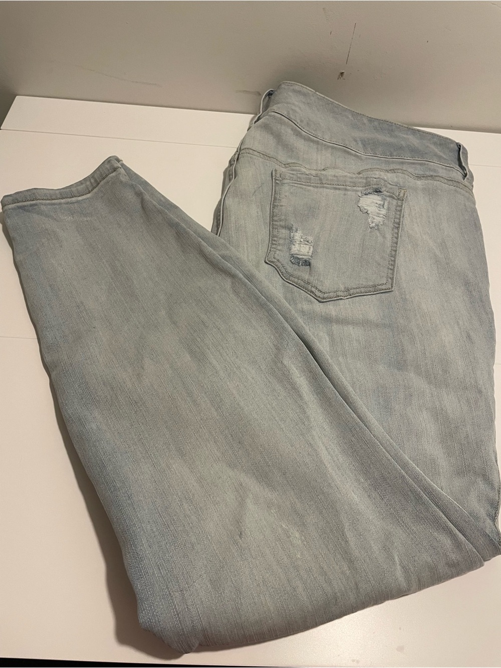 Torrid Brand Women's size 20R Light Wash Jeggings Distressed